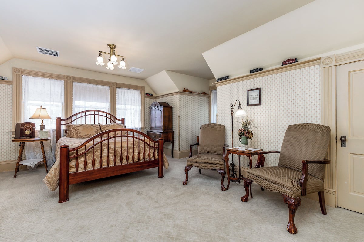 The Train Room (3rd Floor) | Blackout drapes, iron/ironing board, free WiFi, bed sheets