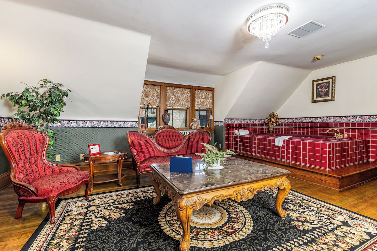 Ballroom Suite (3rd Floor) | Blackout drapes, iron/ironing board, free WiFi, bed sheets