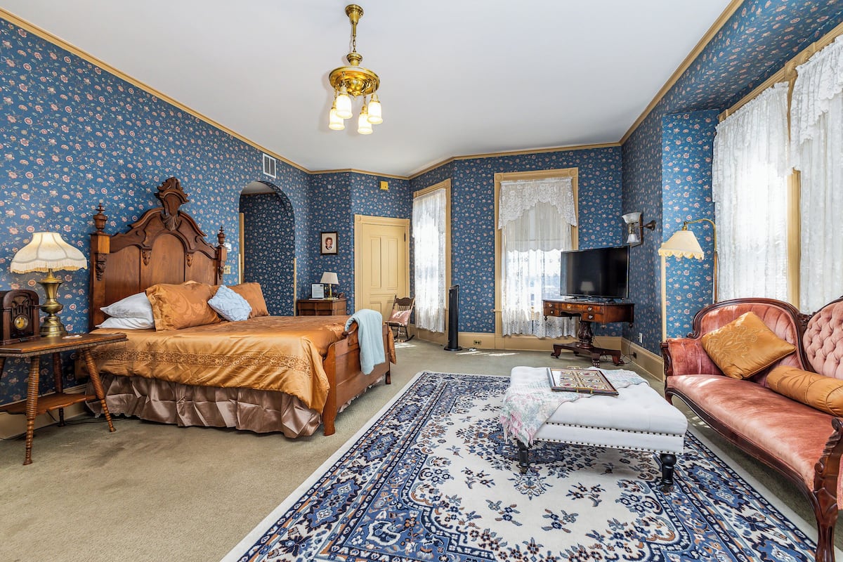 Mrs. Hancock (2nd Floor) | Blackout drapes, iron/ironing board, free WiFi, bed sheets
