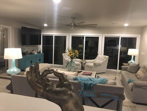 Smart TV - Paradise on the lake (Centre)