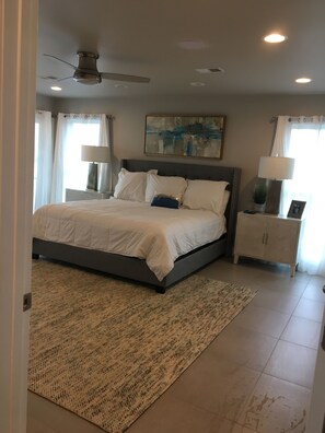 3 makuuhuonetta, silitysrauta/-lauta, ilmainen Wi-Fi, vuodevaatteet