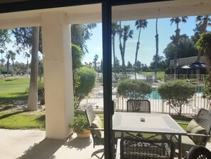 Outdoor dining - Country Club Palm Springs Oasis  (Cathedral City)