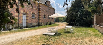 Spacious renovated lodge near Moulins for 10 p, pets welcome, WiFi