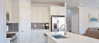 Casa adosada familiar Zion Zen con cine en casa y acceso a la piscina