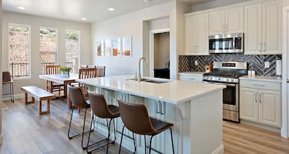 Zion Zen Family-Friendly Townhouse With Home Theater and Pool access