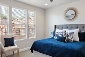 4 bedrooms, iron/ironing board, WiFi, bed sheets - Zion Zen Family-Friendly Townhouse With Home Theater and Pool access (Washington)