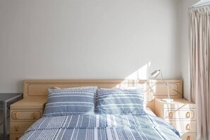 4 Schlafzimmer, Zimmersafe, Schreibtisch, Bügeleisen/Bügelbrett