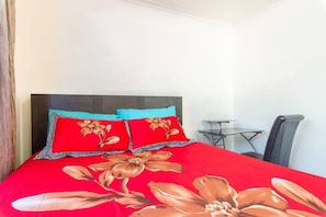 4 bedrooms, in-room safe, desk, iron/ironing board