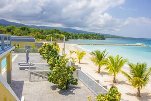Property grounds - ESCAPE EVERYTHING WITH THIS LUXURIOUS  OCEAN  VACATION VILLA (Ocho Rios)