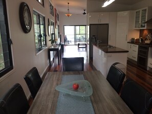Dining - Theme parks paradise (Ormeau)