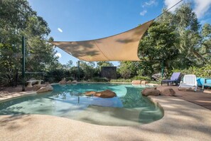 Outdoor pool - Theme parks paradise (Ormeau)