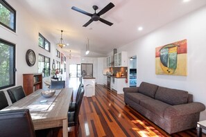 Interior - Theme parks paradise (Ormeau)