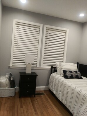 4 habitaciones, tabla de planchar con plancha y wifi gratis 