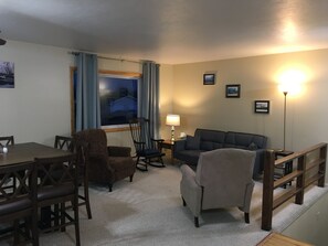 Televisión, reproductor de DVD y videoteca 