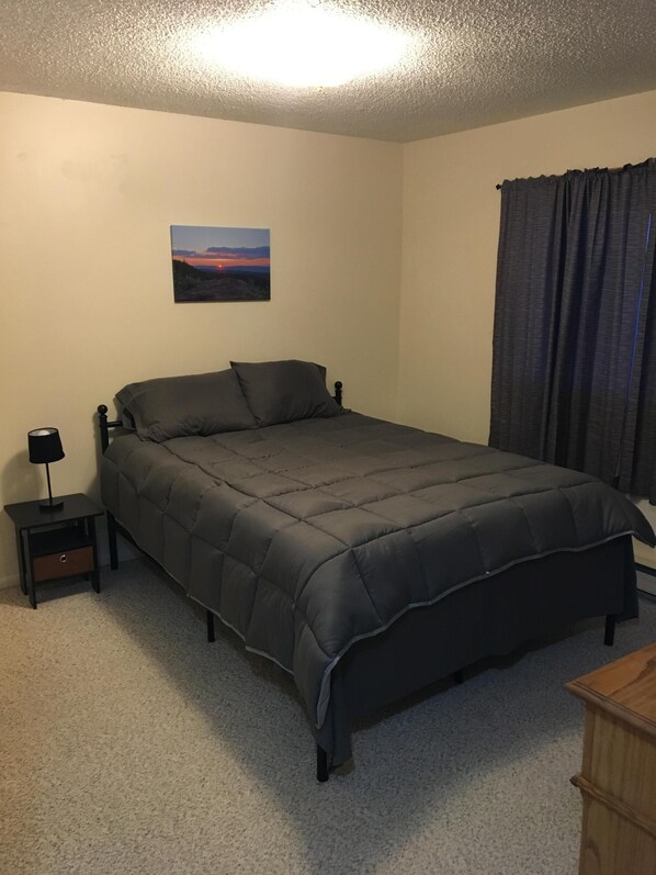 5 habitaciones, tabla de planchar con plancha, internet y ropa de cama 