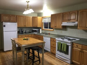 Fridge, microwave, oven, stovetop - Sage House- in town with LOTS of space (Ennis)