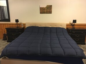 5 bedrooms, iron/ironing board, Internet, bed sheets