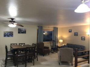 Fernseher, DVD-Player, Videothek