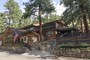 Exterior - Fall River Cabin - dog friendly (Estes Park)