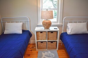 2 bedrooms, iron/ironing board, free WiFi