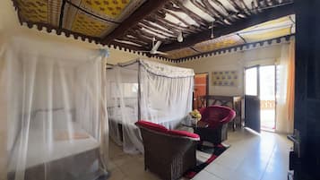 4 chambres, coffres-forts dans les chambres, bureau