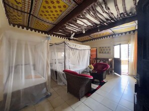 4 bedrooms, in-room safe, desk, iron/ironing board