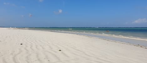 Beach nearby, sun-loungers, beach towels