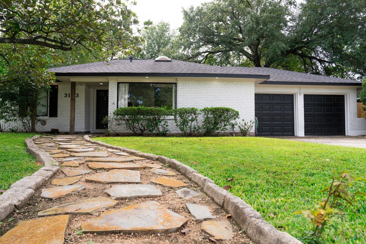 Photo 7 of Spacious and Modern Home Near NRG & Medical Center