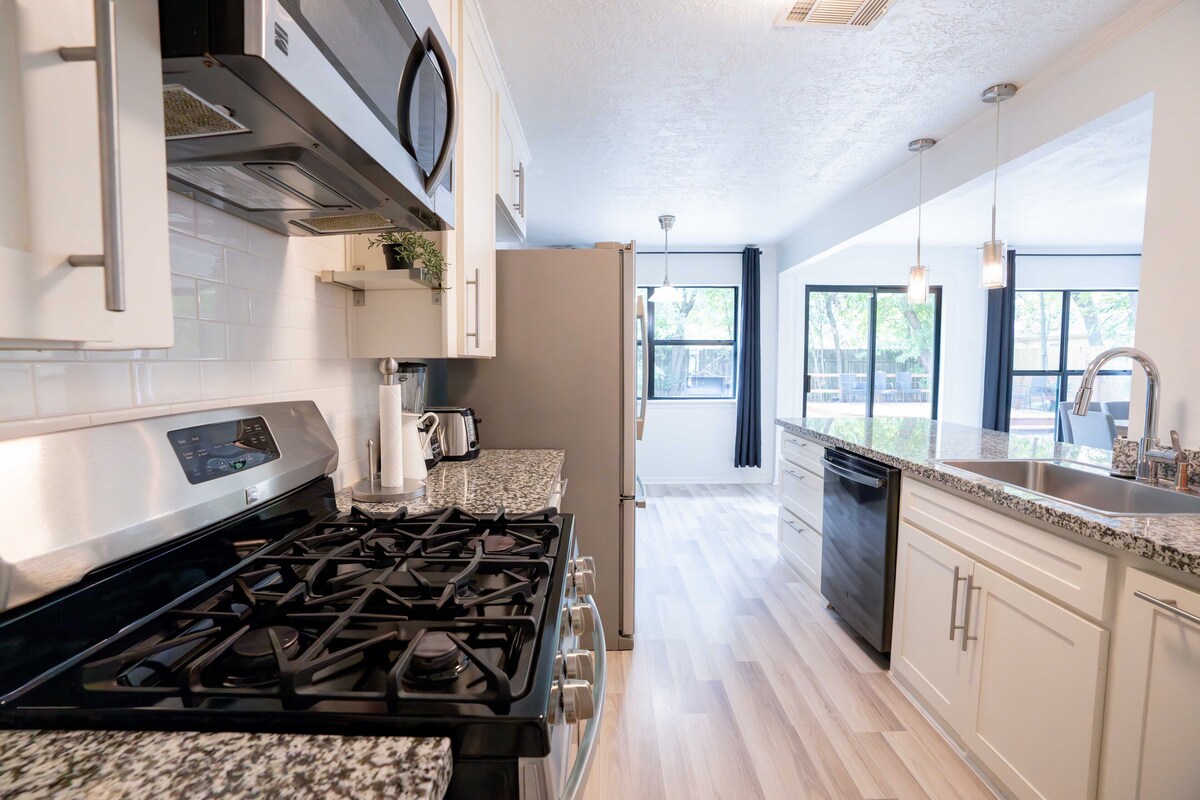 Photo 16 of Spacious and Modern Home Near NRG & Medical Center