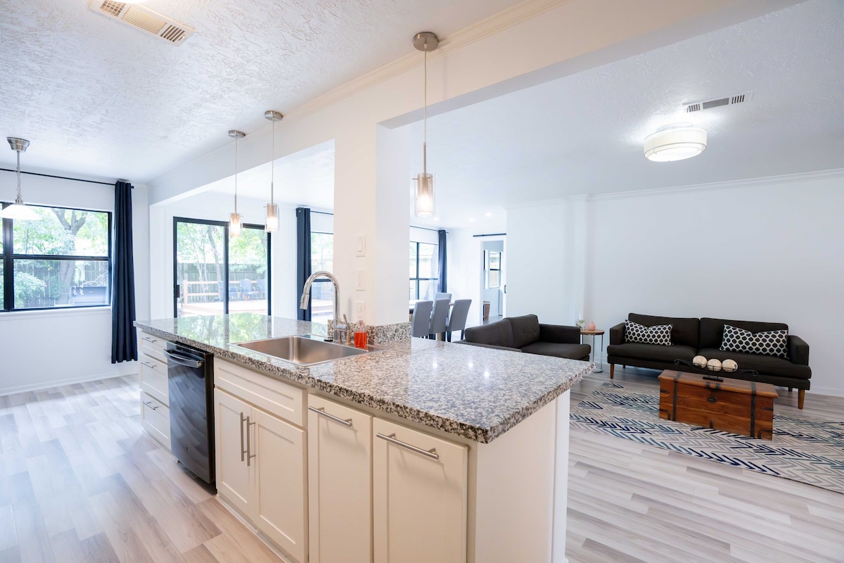 Photo 15 of Spacious and Modern Home Near NRG & Medical Center