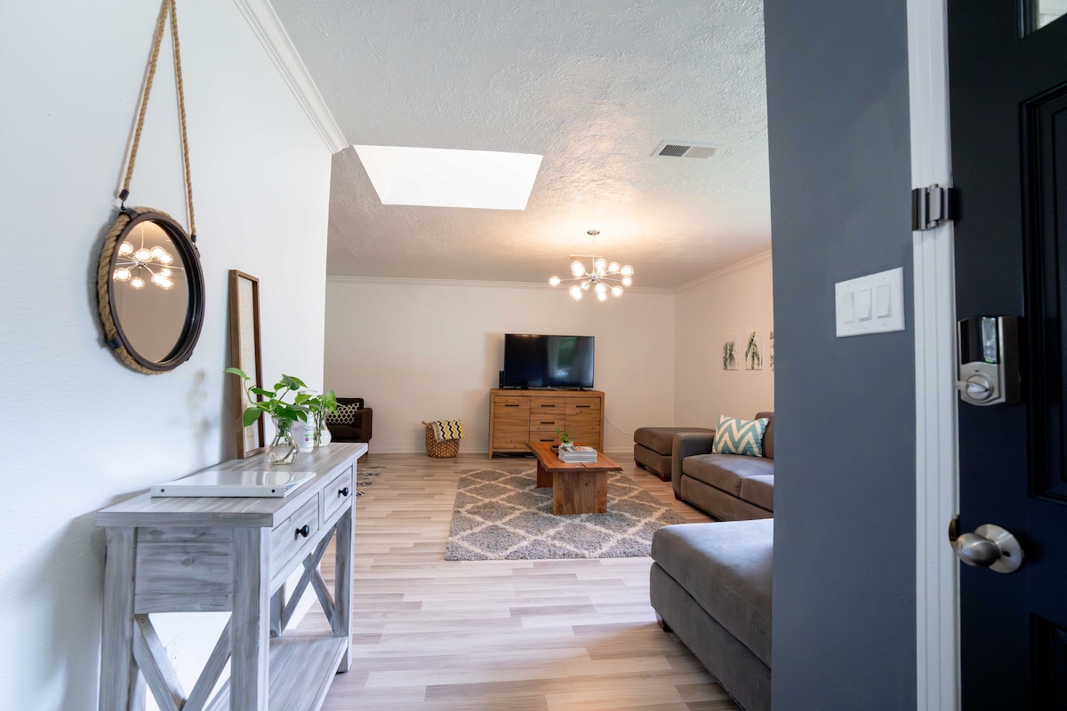 Photo 8 of Spacious and Modern Home Near NRG & Medical Center