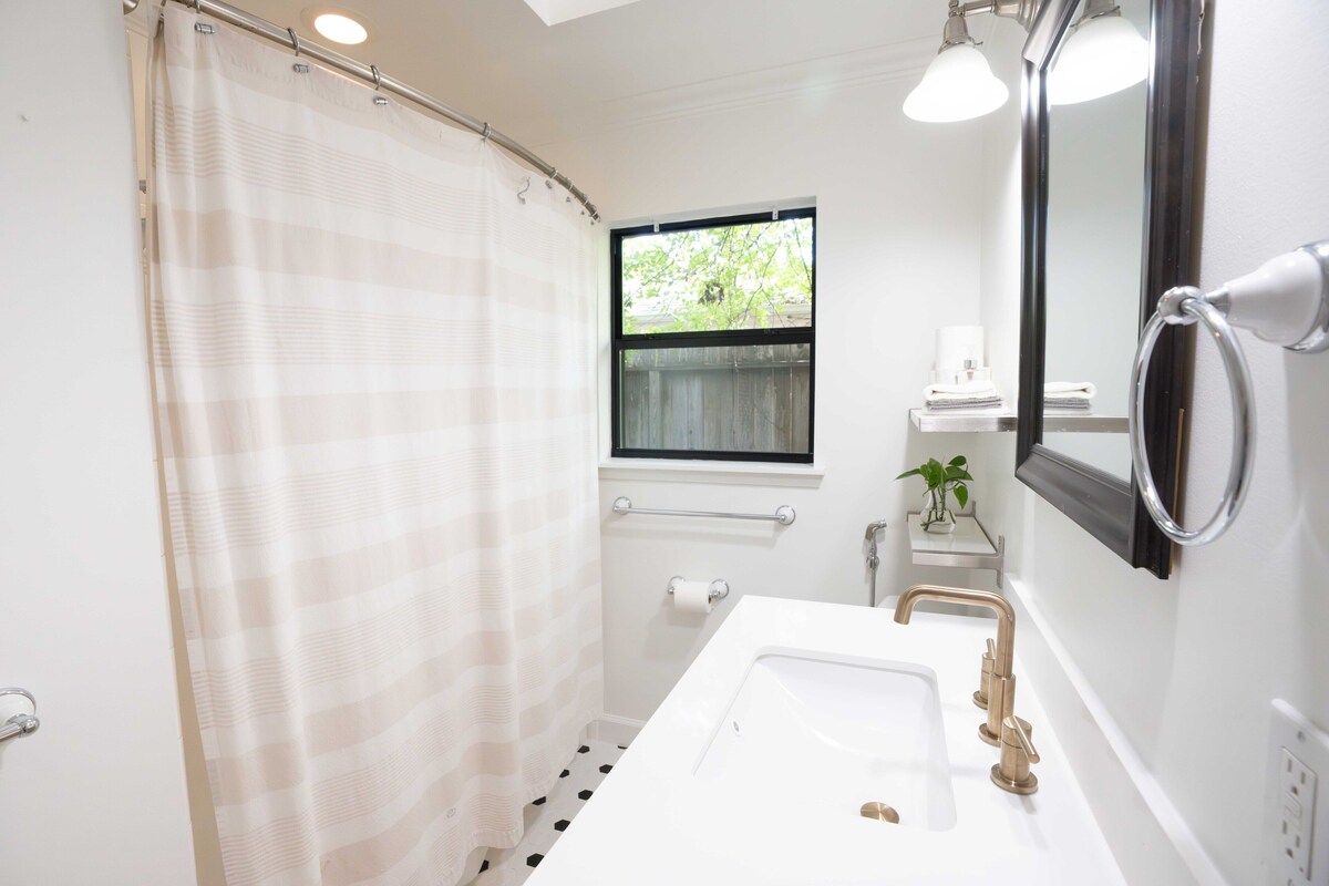 Photo 38 of Spacious and Modern Home Near NRG & Medical Center
