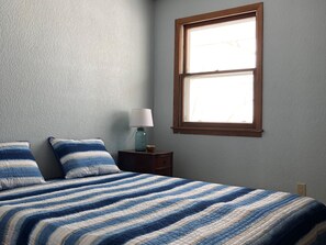 6 bedrooms, iron/ironing board, free WiFi, bed sheets - Memories are Made on Brophy Shores- Private lake shore Lic.# 1925 (Alexandria)