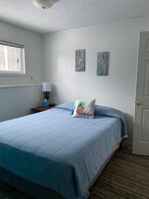 6 bedrooms, iron/ironing board, free WiFi, bed sheets - Memories are Made on Brophy Shores- Private lake shore Lic.# 1925 (Alexandria)