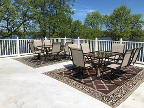 Outdoor dining - Memories are Made on Brophy Shores- Private lake shore Lic.# 1925 (Alexandria)