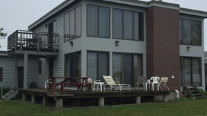 A modern two-story house with a balcony and a deck. - Ocean View Matunuck Home - Go to Water, Go to the Village! (Wakefield)