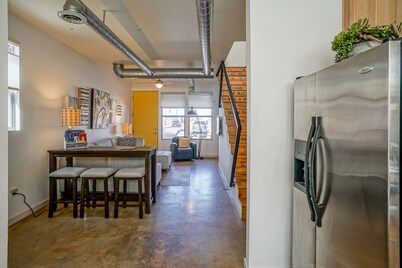 #2-Mount Condo · Urban! Art! 1bd1ba Condo near Old Town/Sawmill