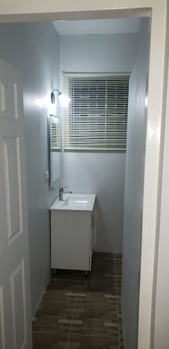 Appartement confortable dans le triangle d'or Kingston