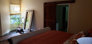 3 Schlafzimmer, Schreibtisch, Bügeleisen/Bügelbrett, WLAN