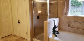 Combined shower/tub, towels, soap, toilet paper