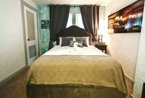 3 slaapkamers, een strijkplank/strijkijzer, reisbedje, gratis wifi