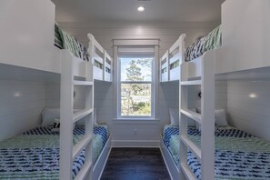 5 bedrooms, iron/ironing board, Internet