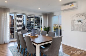 Dining - Exclusive Stay - Boulevard Penthouse (Southbank)