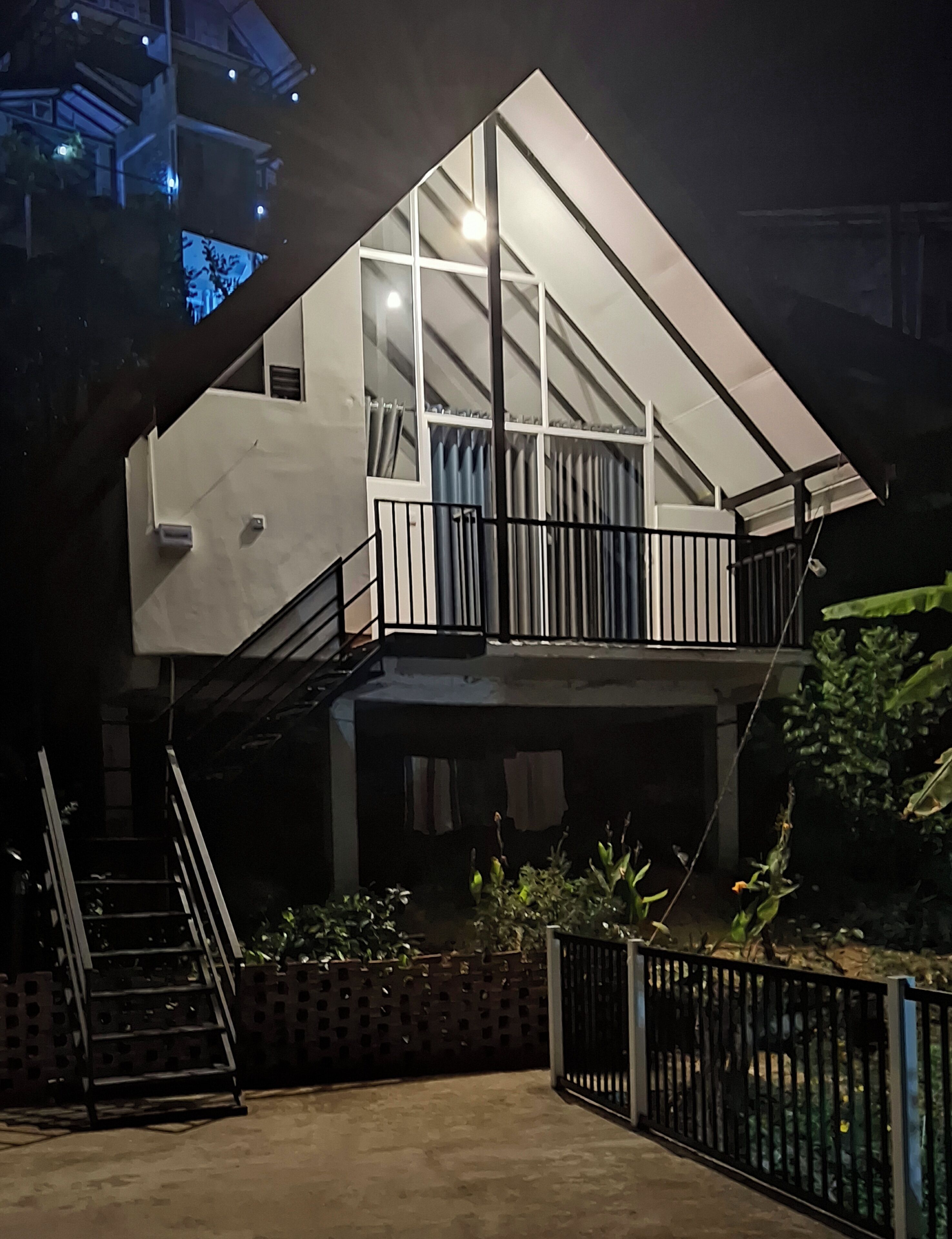 Deluxe Cabin | Peti besi dalam bilik, meja, ruang kerja komputer riba, kalis bunyi 