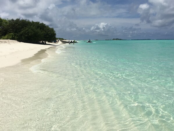 Beach nearby - Ufa Escape (Dhigurah)