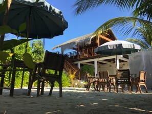 تناول الطعام بالخارج