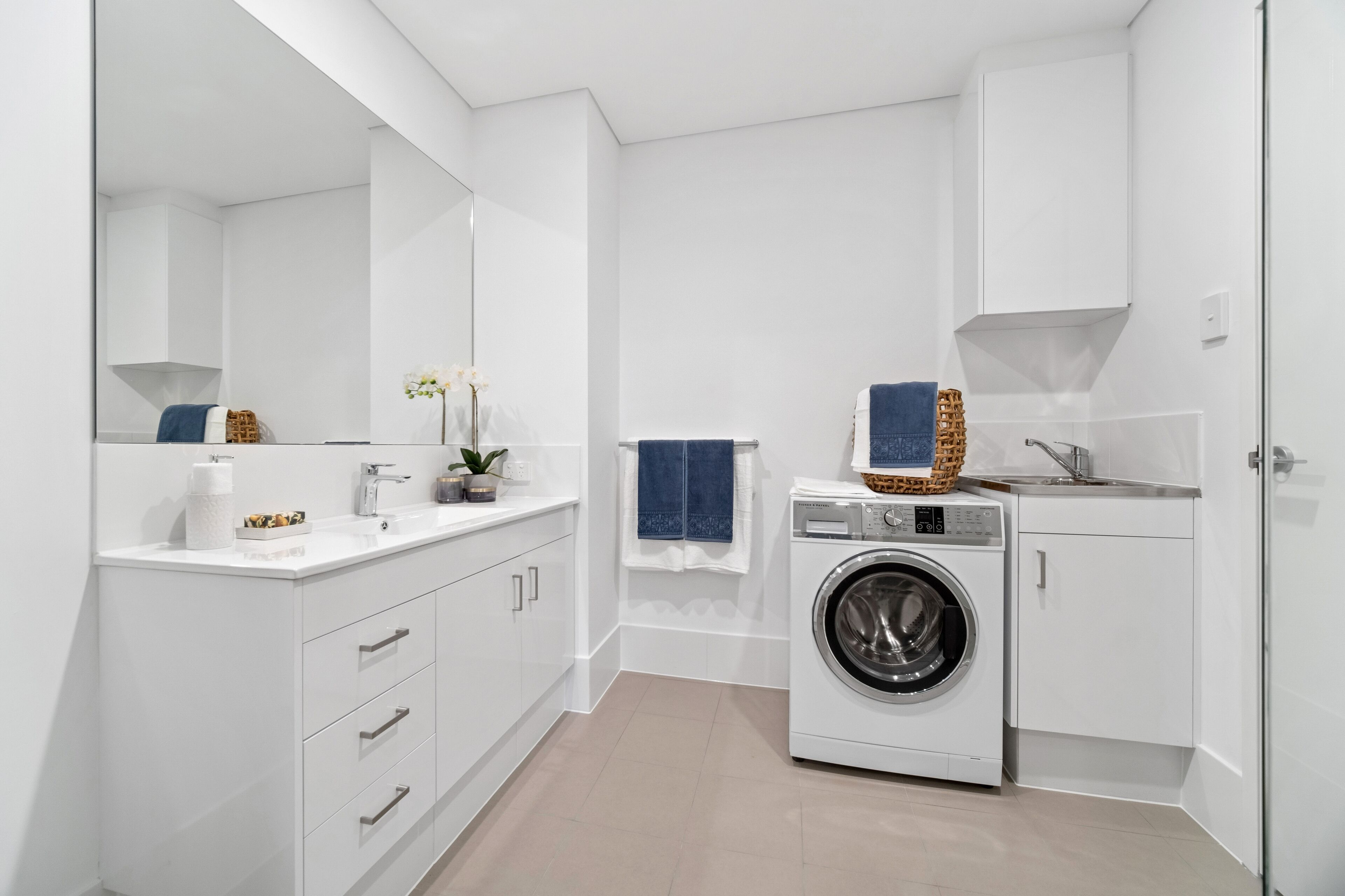 As new East Perth 2 Bedroom fully furnished apartment