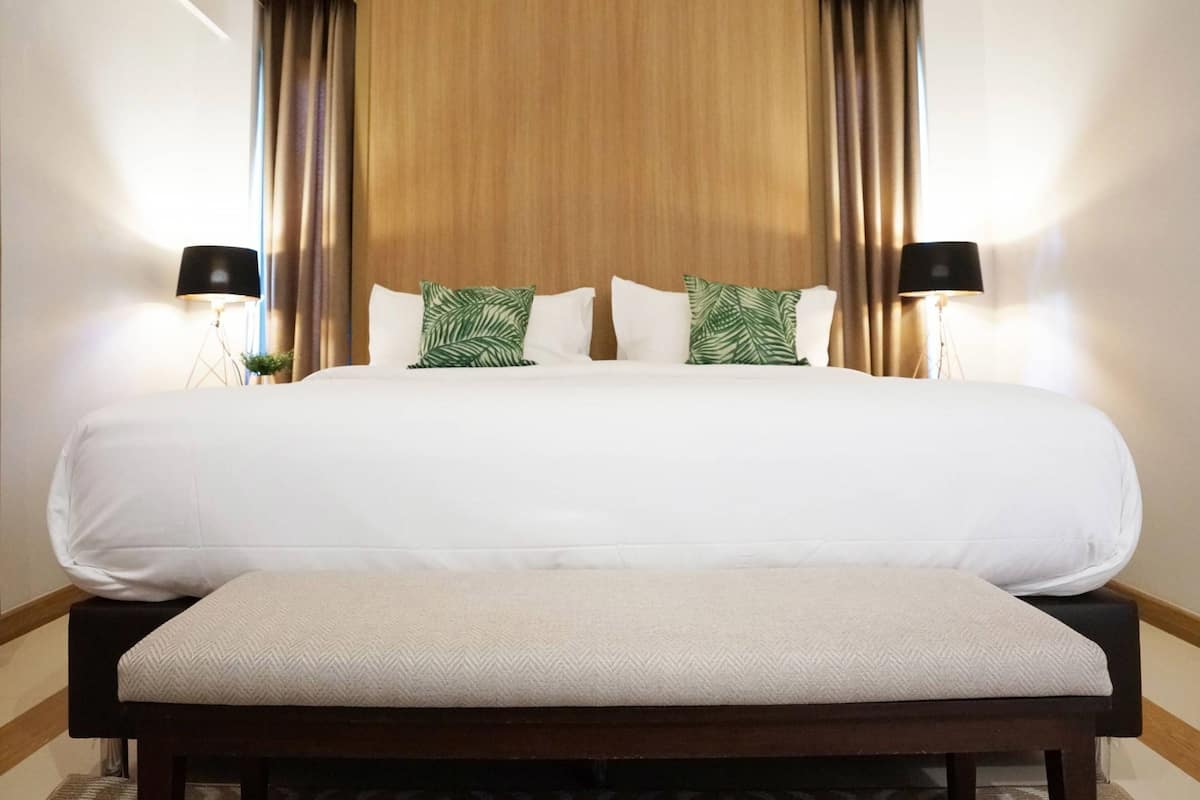 Deluxe Double Room, 1 King Bed | In-room safe, blackout drapes, rollaway beds, free WiFi