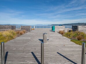 Unclassified image, 5 of 30, button