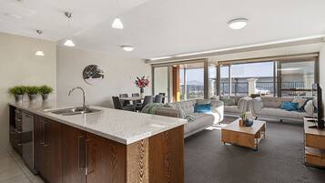 Réfrigérateur, micro-ondes, four, lave-vaisselle